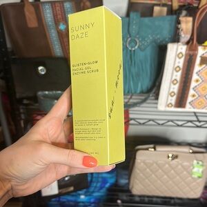 SUN AND MOON - Sunny Daze - Enzyme Facial Scrub - Pineapple and Mango 150ml